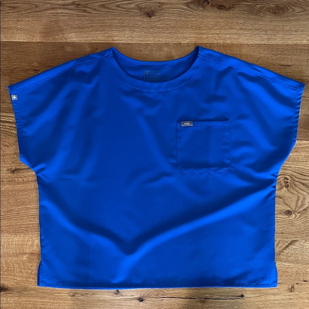 Figs scrub top